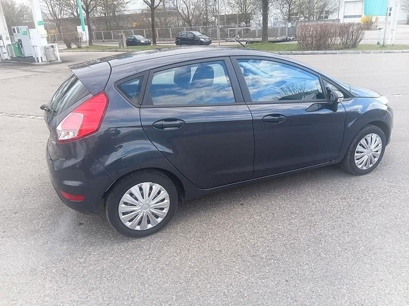 Gebraucht Ford Fiesta Trend 82 PS (60 kW) 2013 Grau Kleinwagen