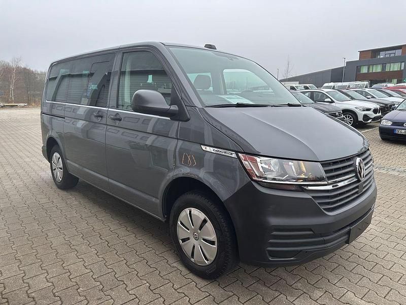 Gebraucht VW Caravelle Trendline 110 PS (80 kW) 2023 Grau Van