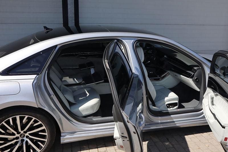 Silber Gebraucht 2023 Audi A8L Exclusive Limousine | 85.800 € (Guter Preis) - Bild 1/4