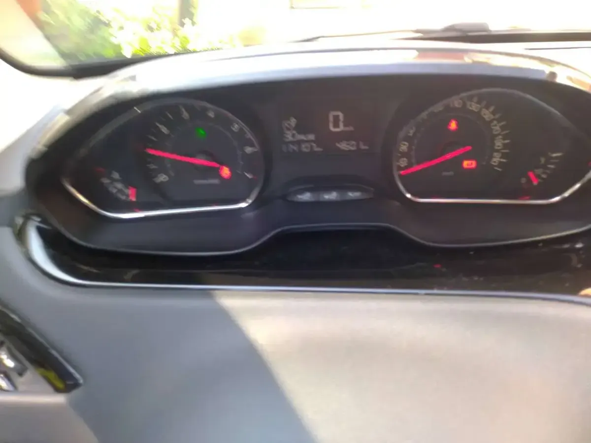 Gebraucht Peugeot 208 Access 68 PS (50 kW) 2013 Schwarz Kleinwagen