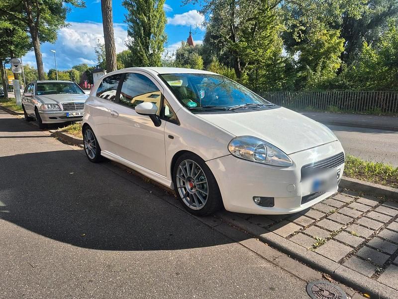 Weiß Gebraucht 2008 Fiat Punto Kleinwagen | 1.500 € (Guter Preis) - Bild 1/4