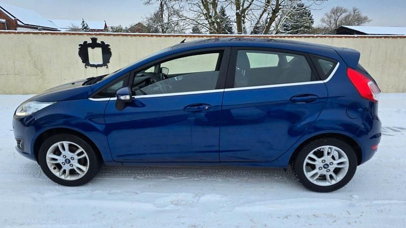 Gebraucht Ford Fiesta Titanium 80 PS (58 kW) 2016 Blau Kleinwagen