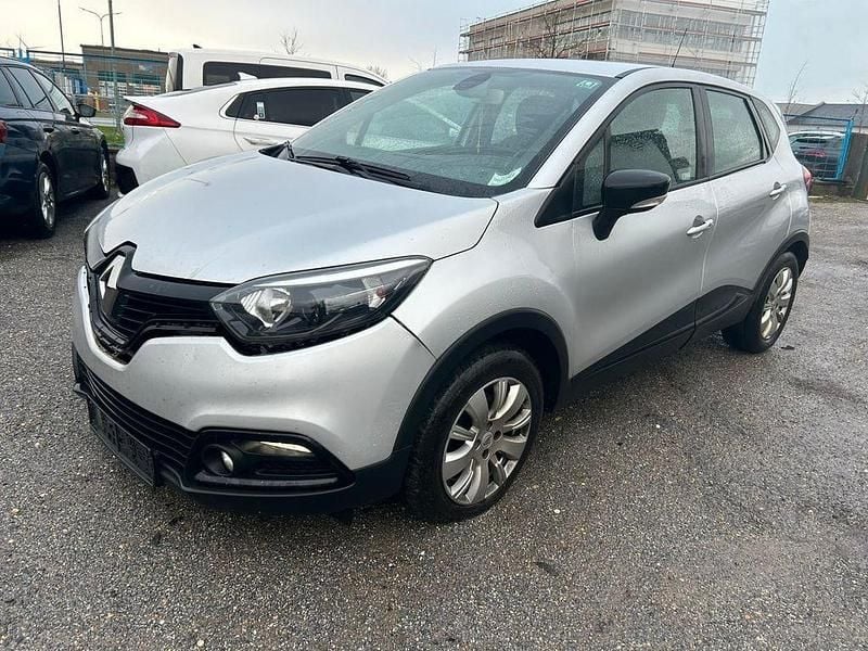Grau Gebraucht 2015 Renault Captur Dynamique SUV | 4.990 € (Guter Preis) - Bild 1/4