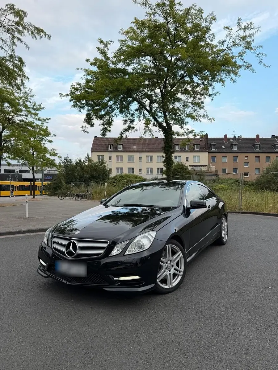 Gebraucht Mercedes E350 AMG 265 PS (194 kW) 2012 Schwarz Coupé