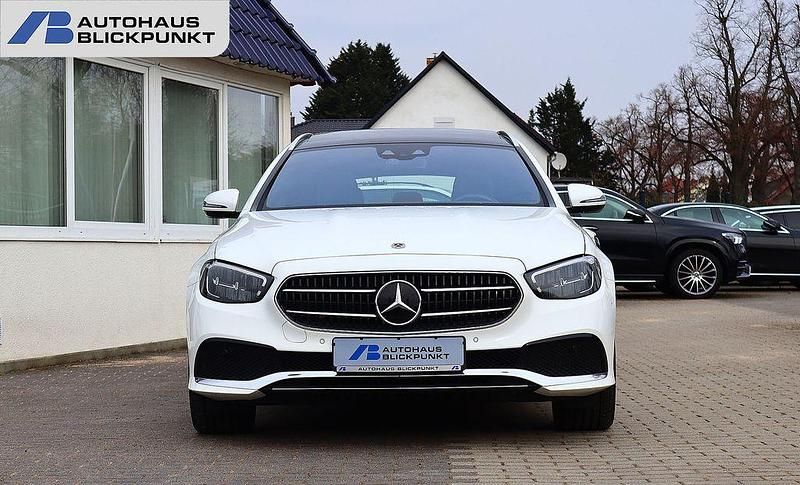 Gebraucht Mercedes E300 194 PS (142 kW) 2022 Weiß Limousine