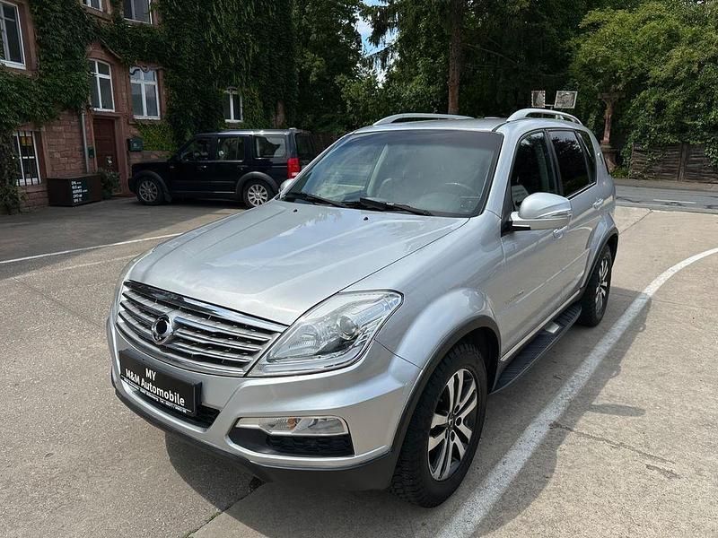 Silber Gebraucht 2015 Ssangyong (KGM) Rexton Sapphire SUV | 15.500 € - Bild 1/4