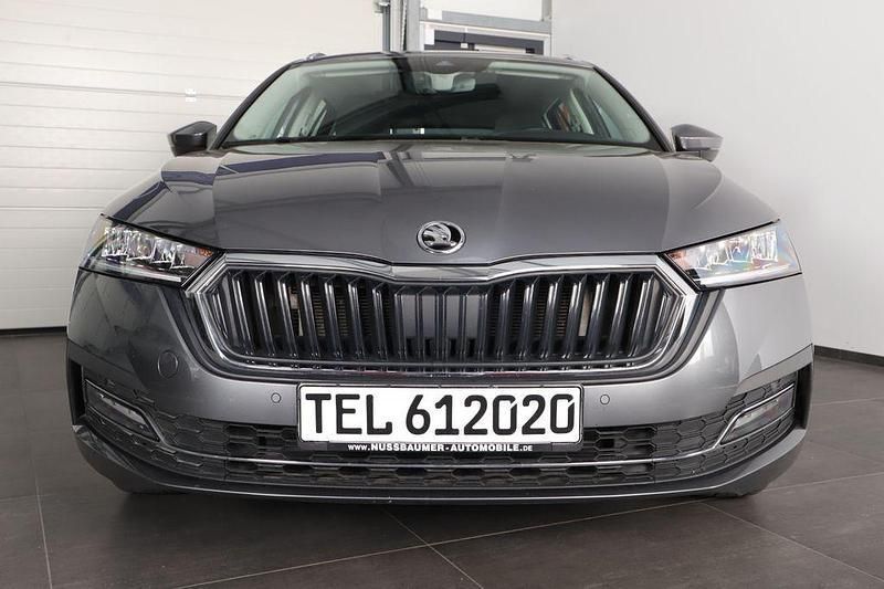Grau Gebraucht 2023 Skoda Octavia Style Kombi | 23.889 € (Guter Preis) - Bild 1/4