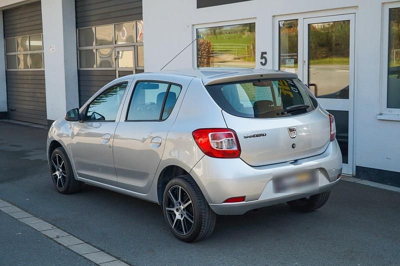 Gebraucht Dacia Sandero 90 PS (66 kW) 2013 Silber Kleinwagen