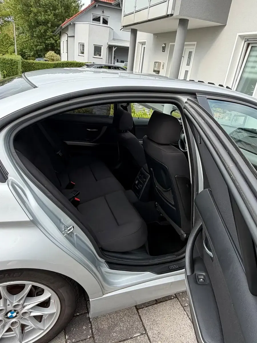 Gebraucht BMW 320 150 PS (110 kW) 2005 Silber Limousine