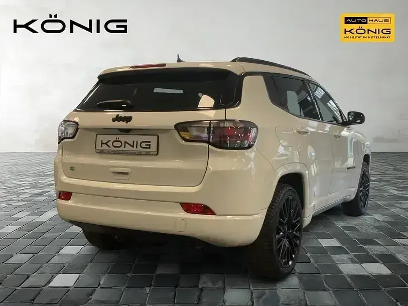 Käytetty Jeep Compass 131 HP (96 kW) 2023 Valkoinen Katumaasturi