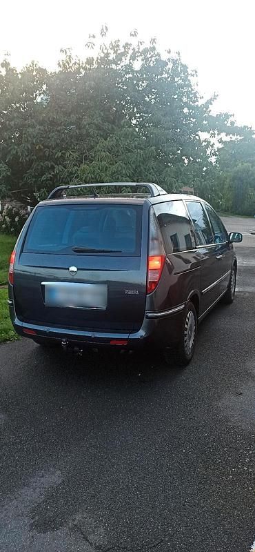 Grau Gebraucht 2005 Lancia Phedra Van / Kleinbus | 3.299 € - Bild 1/4