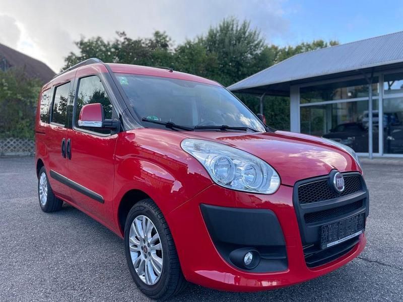 Rot Gebraucht 2011 Fiat Doblò Dynamic Van / Kleinbus | 5.999 € (Fairer Preis) - Bild 1/4