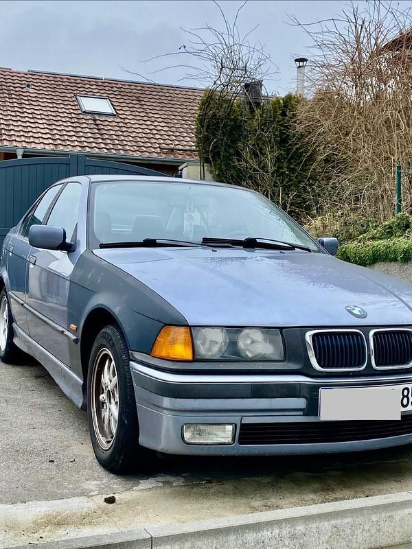 Gebraucht BMW 316 Basis 105 PS (77 kW) 1997 Violet Limousine