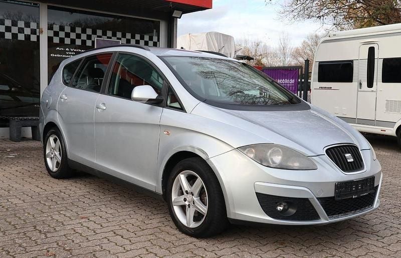 Gebraucht Seat Altea XL Reference 105 PS (77 kW) 2011 Silber Van / Kleinbus