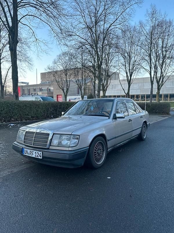 Beige Gebraucht 1987 Mercedes 200 Limousine | 4.000 € - Bild 1/4