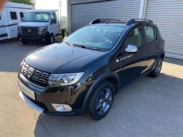 Gebraucht Dacia Sandero Celebration 90 PS (66 kW) 2018 Schwarz Limousine