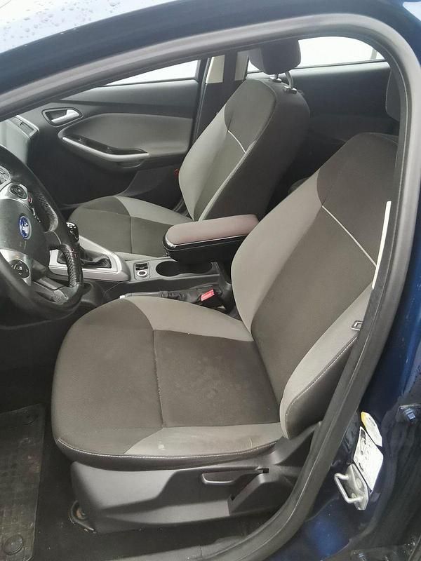 Gebraucht Ford Focus Trend 125 PS (91 kW) 2012 Blau Limousine