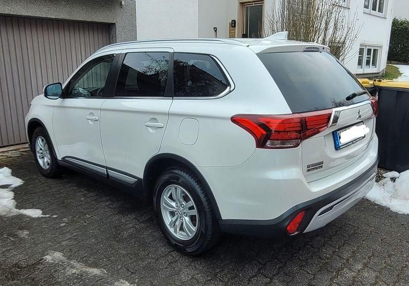 Gebraucht Mitsubishi Outlander 150 PS (110 kW) 2020 Weiß SUV