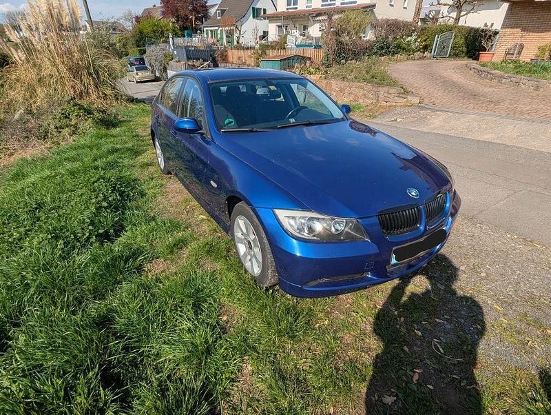 Gebraucht BMW 318 129 PS (94 kW) 2007 Blau Limousine