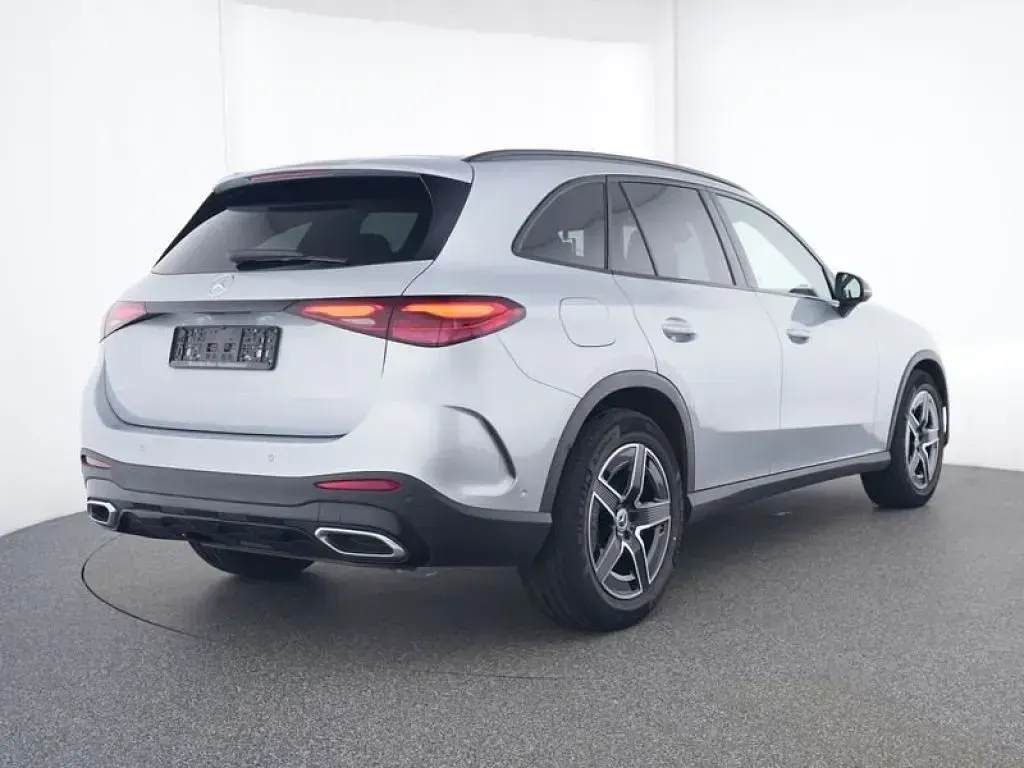 Gebraucht Mercedes GLC200 AMG 204 PS (150 kW) 2025 Lack hightechsilber (metallic) SUV
