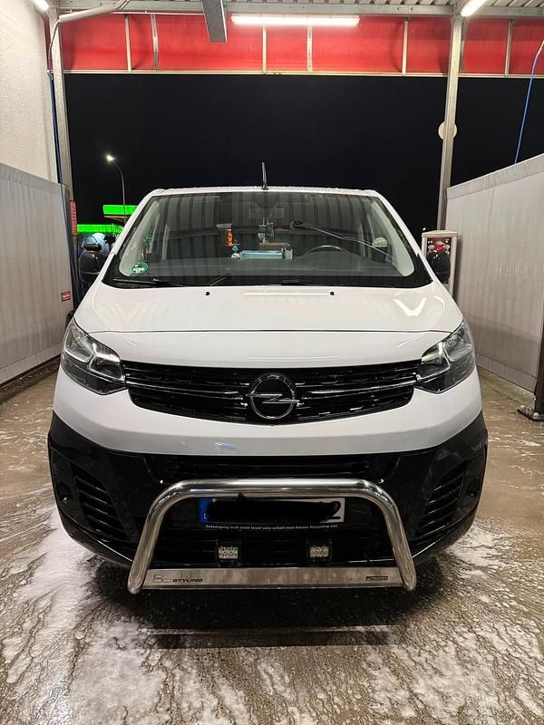 Gebraucht Opel Vivaro 144 PS (105 kW) 2024 Weiß Van / Kleinbus