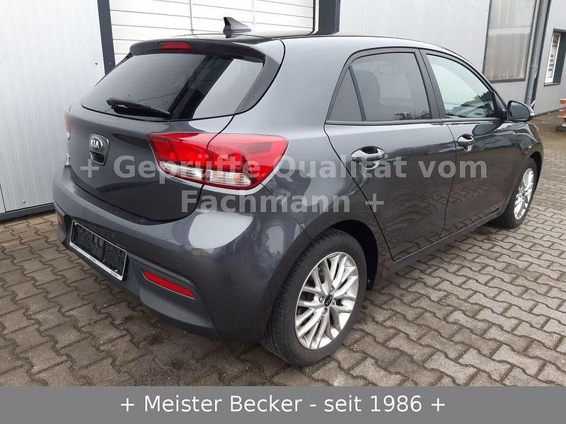 Gebraucht Kia Rio DREAM-TEAM Edition 84 PS (61 kW) 2019 Grau Limousine