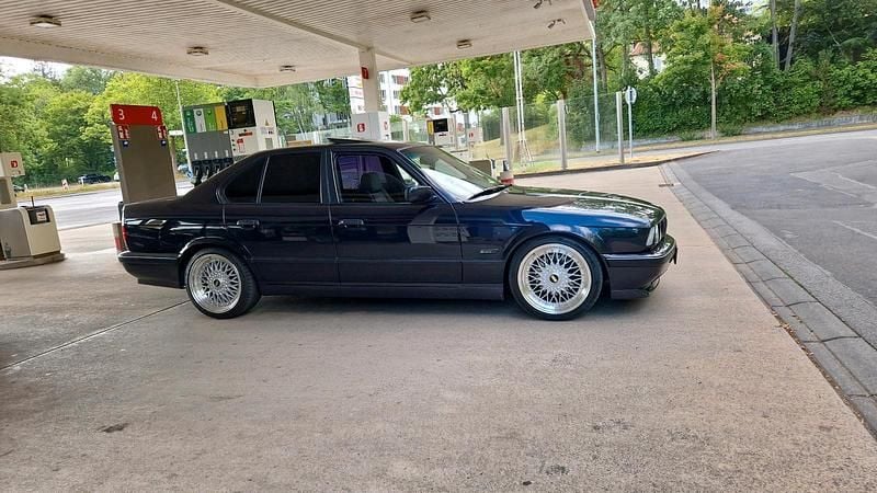 Schwarz Gebraucht 1993 BMW 525 M Sport Limousine | 13.000 € - Bild 1/4