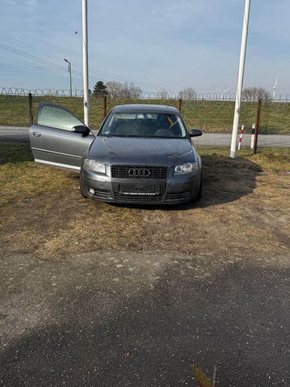 Grau Gebraucht 2004 Audi A3 Ambiente Coupé | 2.000 € (Guter Preis) - Bild 1/4