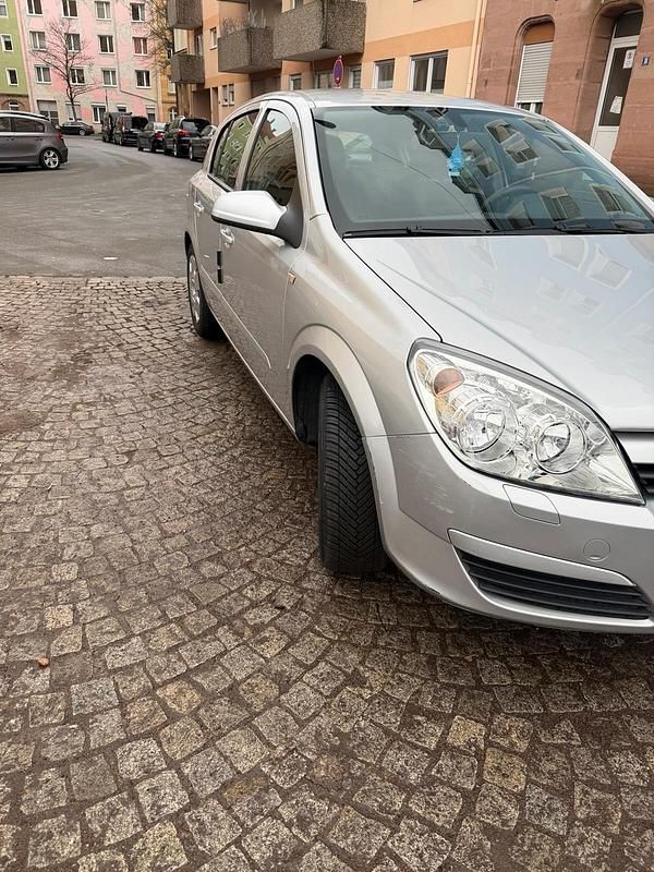 Gebraucht Opel Astra 105 PS (77 kW) 2005 Silber Limousine