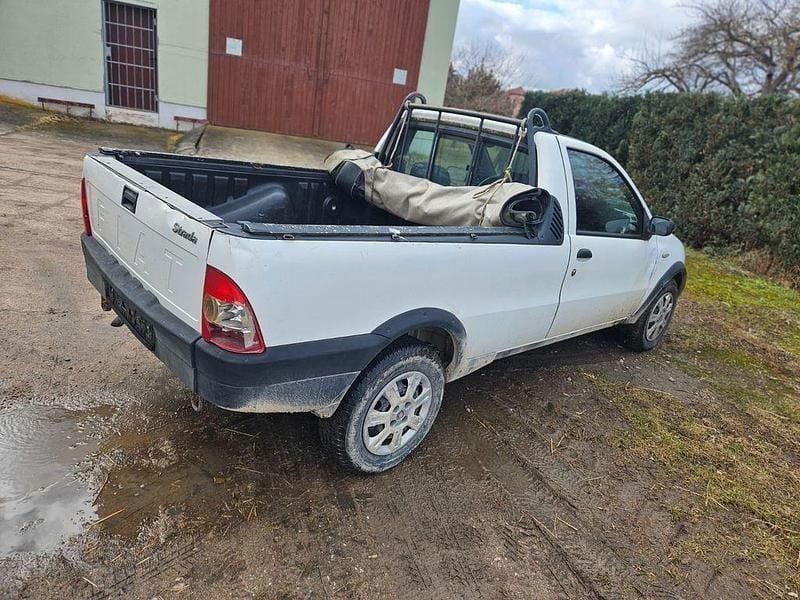 Gebraucht Fiat Strada 63 PS (46 kW) 2004 Weiß Pickup