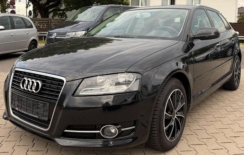 Schwarz Gebraucht 2012 Audi A3 Sportback Attraction Kombi | 7.990 € (Guter Preis) - Bild 1/4