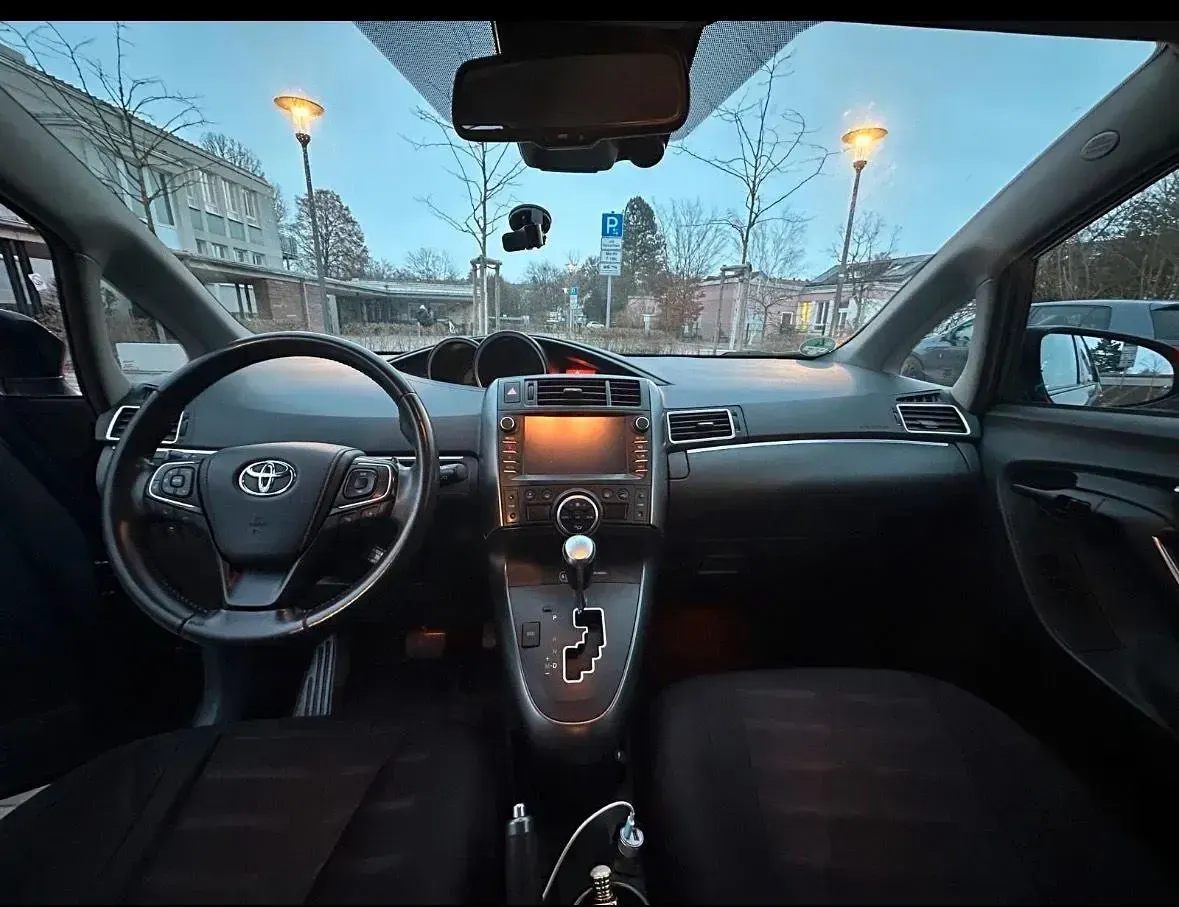 Gebraucht Toyota Verso 147 PS (108 kW) 2017 Schwarz Van / Kleinbus