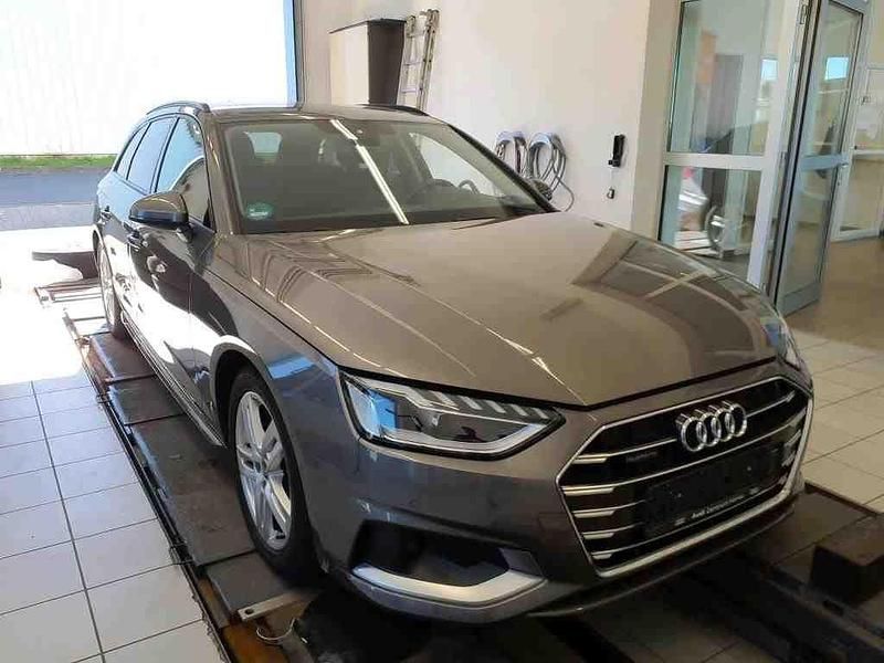 Gebraucht Audi A4 Advanced 204 PS (150 kW) 2022 Terragrau metallic Kombi