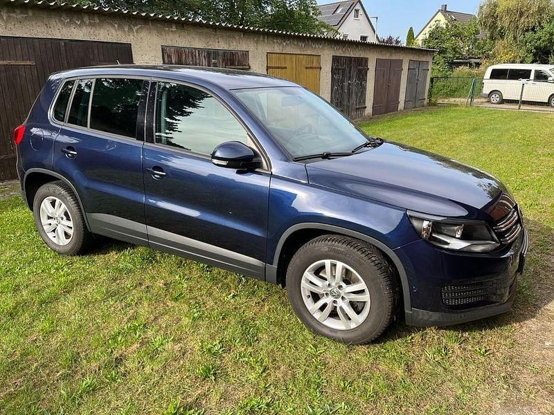 Blau Gebraucht 2015 VW Tiguan Trendline SUV | 12.900 € (Fairer Preis) - Bild 1/4