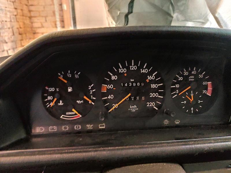 Gebraucht Mercedes E230 136 PS (100 kW) 1985 Limousine