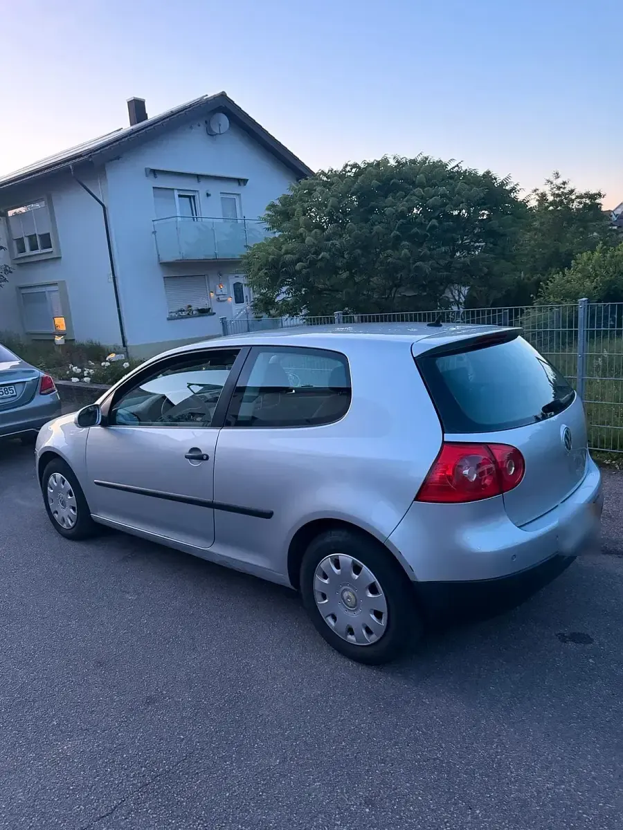 Gebraucht VW Golf V 105 PS (77 kW) 2005 Silber Kleinwagen