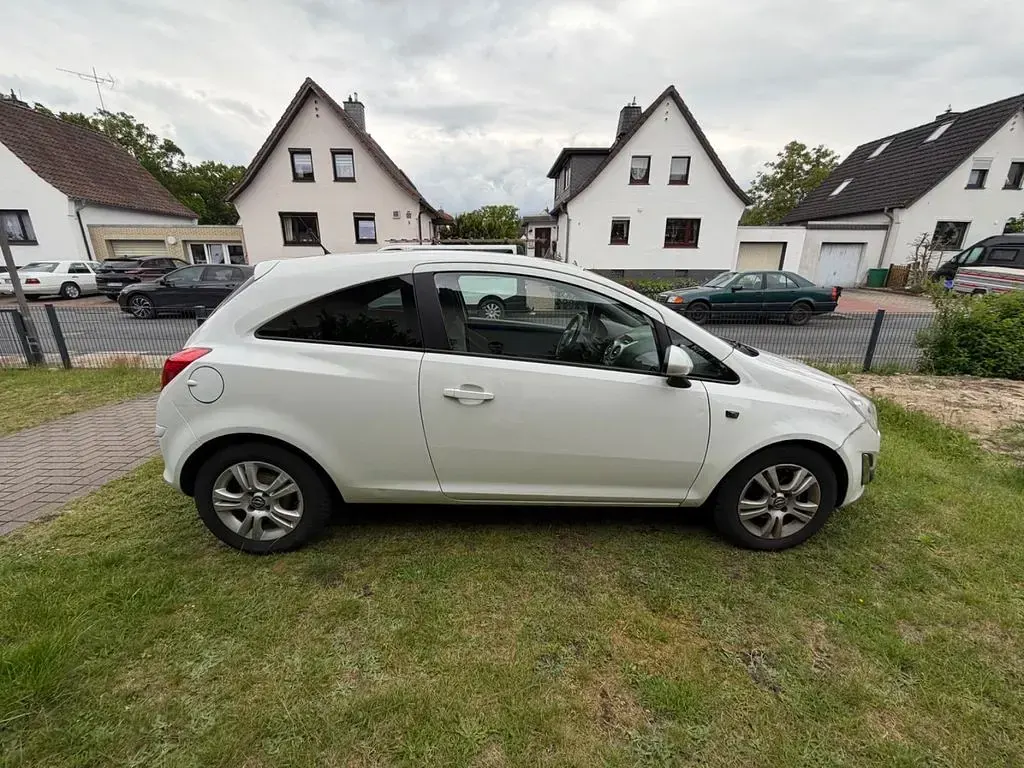 Gebraucht Opel Corsa Edition 95 PS (69 kW) 2011 Weiß Kleinwagen