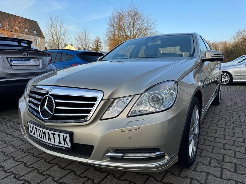 Gebraucht Mercedes E200 184 PS (135 kW) 2011 Beige Limousine