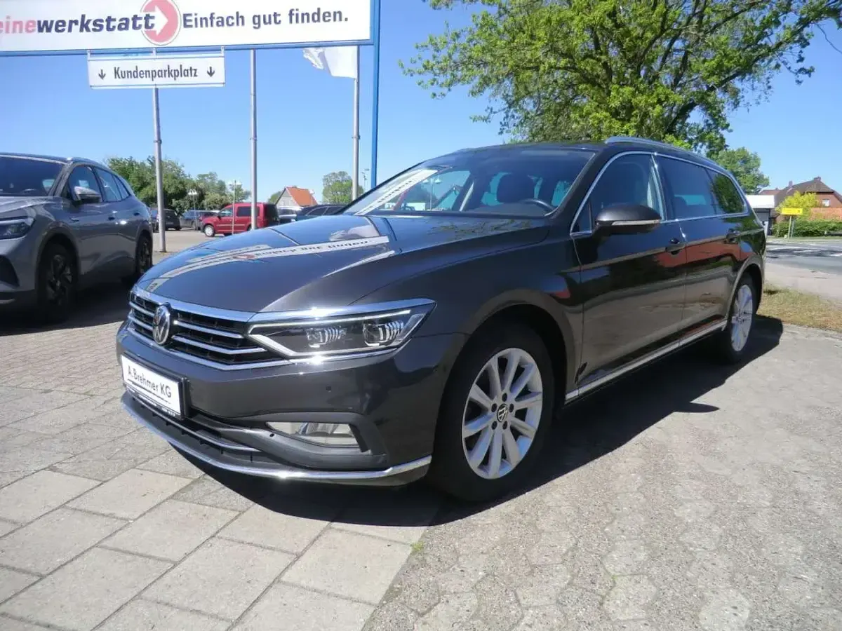 Gebraucht VW Passat Elegance 150 PS (110 kW) 2021 Grau Kombi