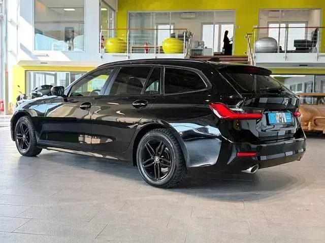 Gebraucht BMW 318 Sport Line 156 PS (114 kW) 2020 Schwarz Kombi