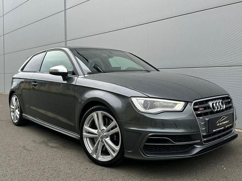 Grau Gebraucht 2014 Audi S3 Ambiente Limousine | 16.990 € (Guter Preis) - Bild 1/4