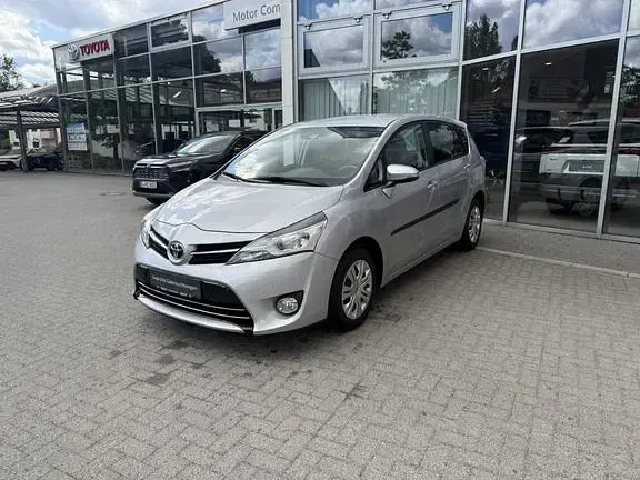 Gebraucht Toyota Verso Multidrive S 147 PS (108 kW) 2016 Platinsilber metallic Van / Kleinbus