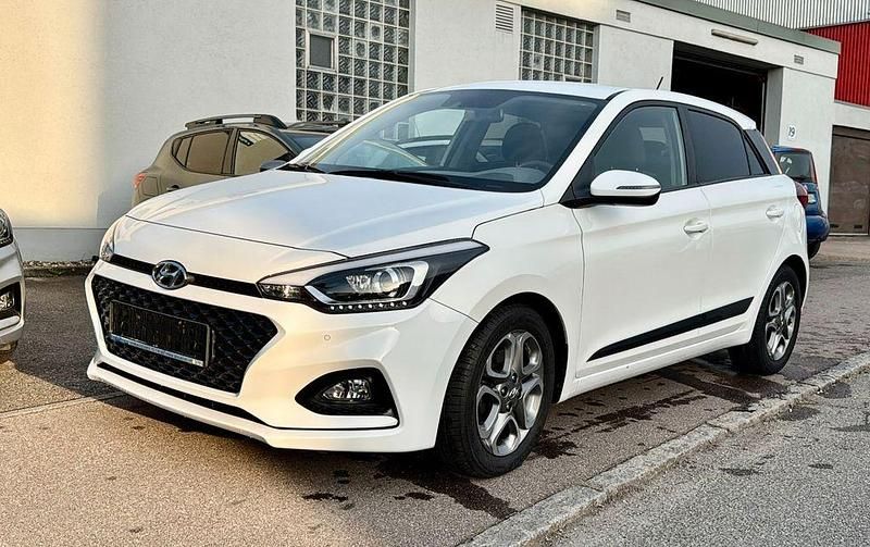 Gebraucht Hyundai i20 101 PS (74 kW) 2019 Weiß Kleinwagen