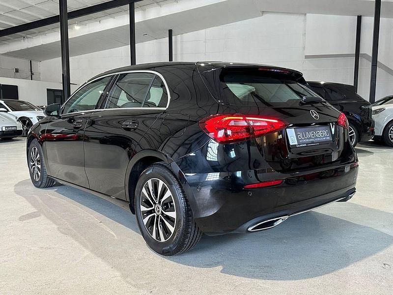 Gebraucht Mercedes A180 136 PS (100 kW) 2022 Schwarz Limousine