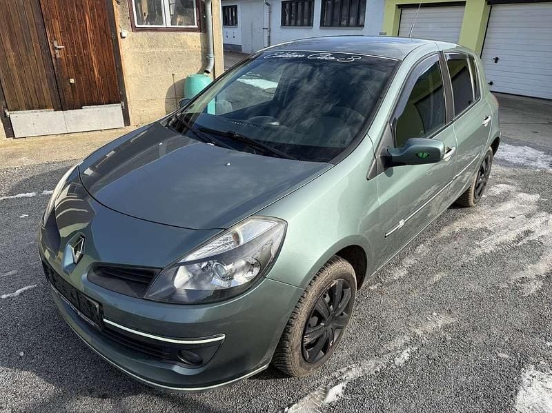 Gebraucht Renault Clio II Dynamique 88 PS (64 kW) 2007 Kupfergrün Kleinwagen