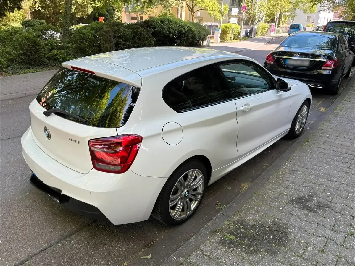 Gebraucht BMW 114 102 PS (75 kW) 2013 Weiß Kleinwagen