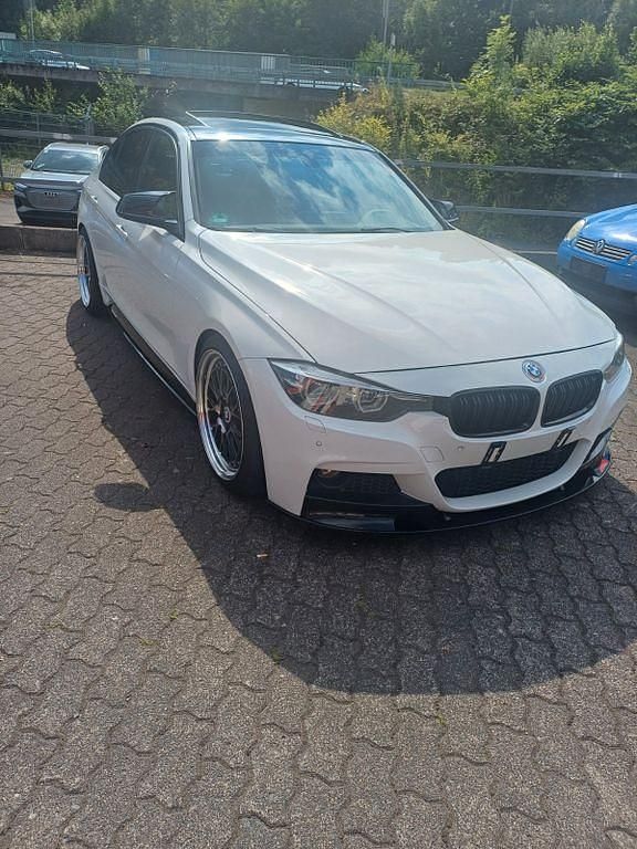 Weiß Gebraucht 2016 BMW 328 Performance Limousine | 21.999 € (Teuer) - Bild 1/4
