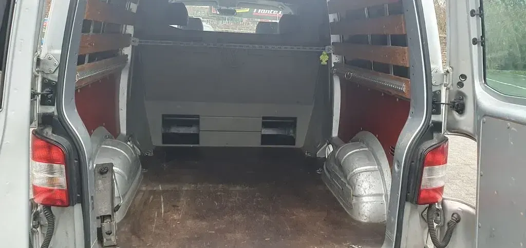 Usado VW Transporter 174 HP (127 kW) 2008 Cinzento Van