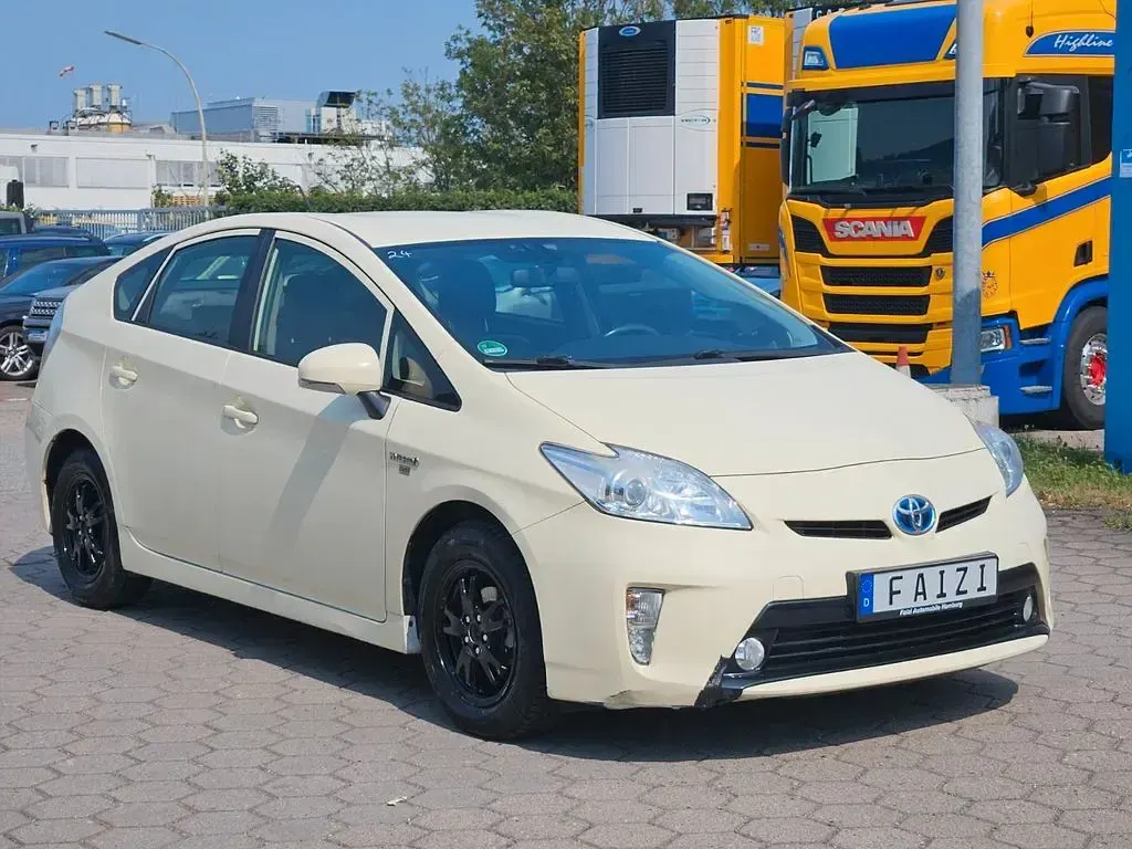 Gebraucht Toyota Prius Comfort 99 PS (72 kW) 2015 Weiß Limousine