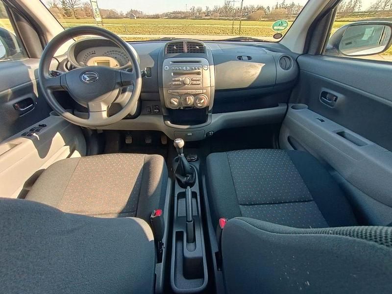 Gebraucht Daihatsu Sirion 69 PS (50 kW) 2011 Grau Kleinwagen